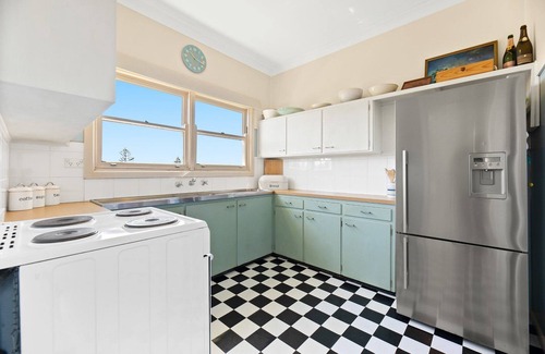 Tuross Head House | Pet Friendly + Walk to Beach - Surf Cottage @ Tuross Head