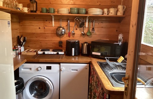 Croscombe Cabin | Pet Friendly - Walkers Paradise - South Facing