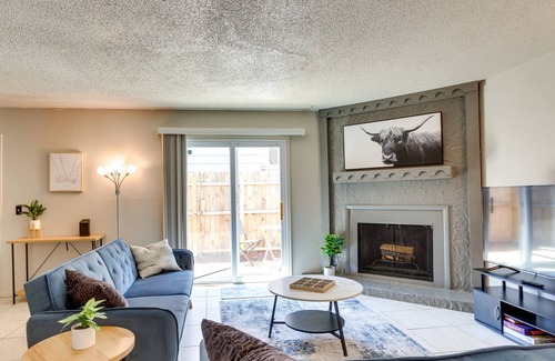 Central Oklahoma City Apartment | Pet-friendly Warr Acres Townhome w/ Fireplace