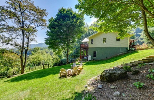 Waynesville House | Pet-Friendly Waynesville Retreat with Hot Tub!
