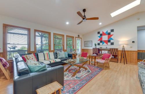 Waynesville House | Pet-Friendly Waynesville Retreat with Hot Tub!