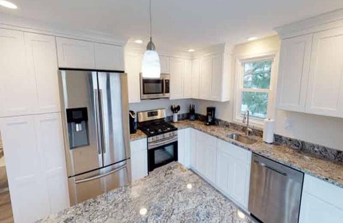 North Beach Haven Cottage | Pet Friendly. WiFi. Beach Badges. Outdoor shower. WD. Oceanside. All new.