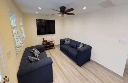 North Beach Haven Cottage | Pet Friendly. WiFi. Beach Badges. Outdoor shower. WD. Oceanside. All new.