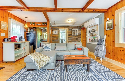 Wilmington Cottage | Pet-friendly Wilmington Retreat w/Hot Tub!