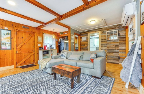 Wilmington Cottage | Pet-friendly Wilmington Retreat w/Hot Tub!