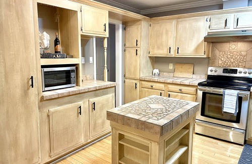 Karns House | Pet-Friendly with Hot Tub, Fenced Yard, 3 King Beds
