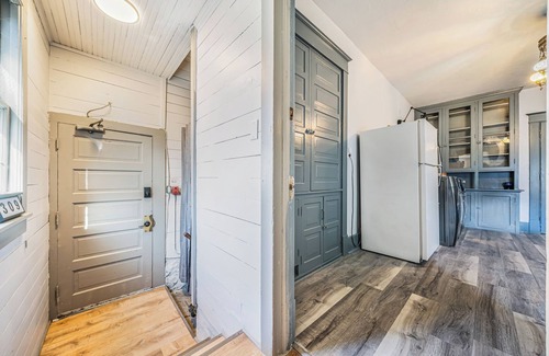 Appleton Apartment | Pet Haven: Cozy, Furnished w/Yard in Quiet Area Blocks From Downtown Appleton