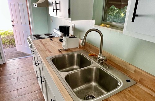 Fort Pierce Apartment | Pet & Large Boat OK 1 Bed Studio Near Marina & Beach Private Lot Sleeps 2