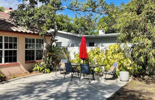 Fort Pierce Apartment | Pet & Large Boat OK 1 Bed Studio Near Marina & Beach Private Lot Sleeps 2