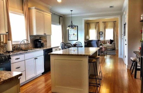 Starkville House | Pet OK Fire Pit 4 Smart TV's .3 mi DWTN 1.9 mi MSU
