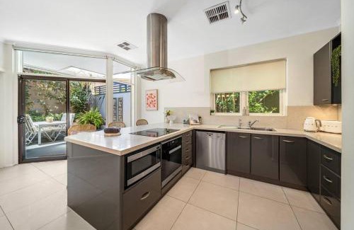 North Adelaide Apartment | Petal and Bloom - 3BR Family CBD