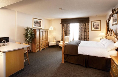 Petawawa Hotel | Petawawa River Inn and Suites