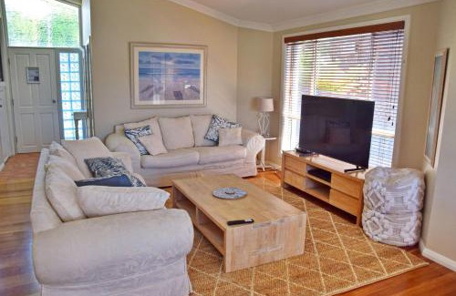South West Rocks House | Pete's Place - Bring your own linen.
