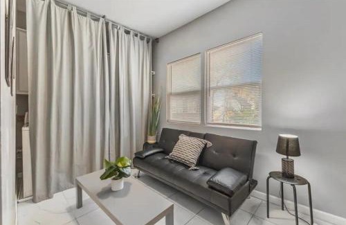 Meridian-Kessler Apartment | PetFriendly 2BR Convenient to Stadium&Downtown - ctd