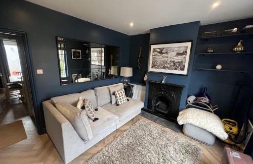 Guildford House | PetFriendly- Sleeps 6- PrivateGarden- FreeParking
