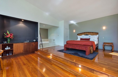 North Tamborine Hotel | Pethers Rainforest Retreat