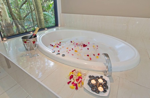 North Tamborine Hotel | Pethers Rainforest Retreat