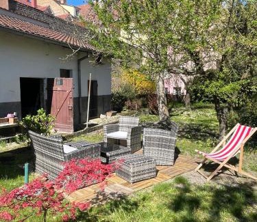 Neudorf South House | Petit Manoir en Ville - Parking privé - 15 min Hyper-centre