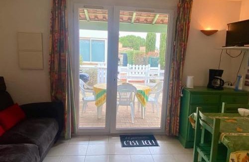 Vendres House | Petit pavillon 4 personnes dans résidence avec piscine