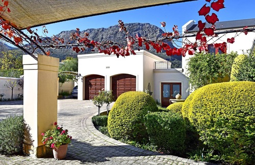 Franschhoek House | Petit Plaisir is a Romantic Self-catering Cottage on the Side of the Village no1