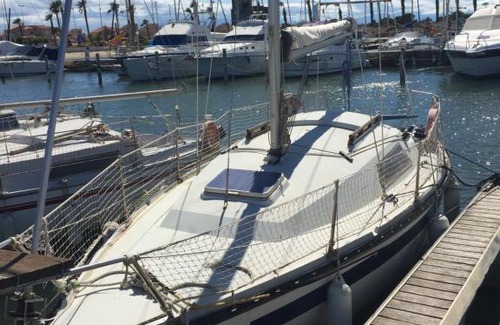 Le Barcares Boat Rental | Petit voilier à quai Port Barcares