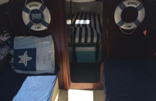 Le Barcares Boat Rental | Petit voilier à quai Port Barcares