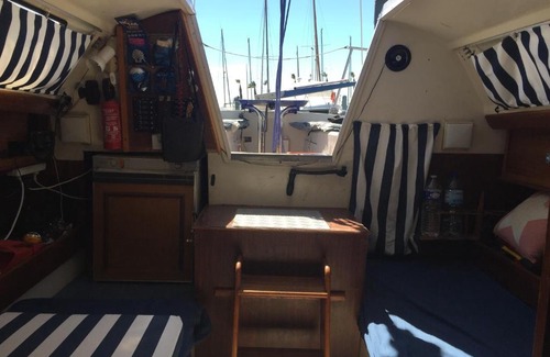 Le Barcares Boat Rental | Petit voilier à quai Port Barcares