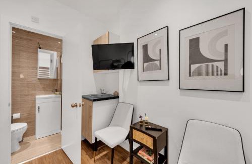 West Ealing Apartment | Petite Bliss, Charming Studio Hideaway