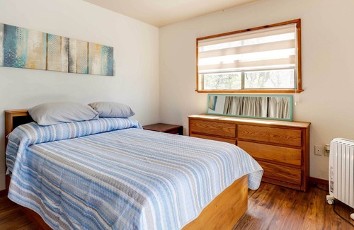Middletown Cabin | Petite Chalet with Deck near Loch Lomond!