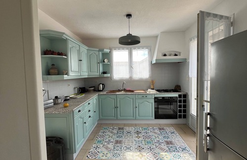 Saint-Georges-d'Oleron House | Petite Maison Avec Jardin Privatif au Cœur dun des Plus Beau Village Doleron