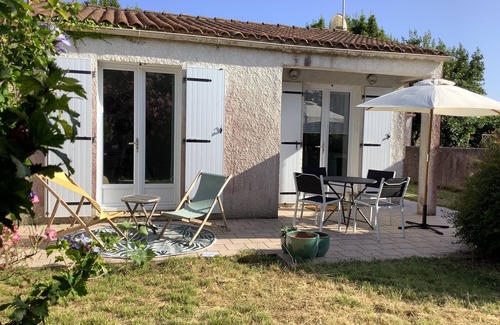 Saint-Georges-d'Oleron House | Petite Maison Avec Jardin Privatif au Cœur dun des Plus Beau Village Doleron