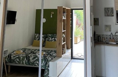 Saint-Loubes Apartment | Petite Maison Arboré et Calme