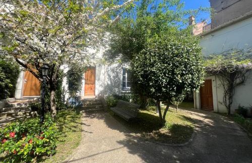 Aubervilliers Apartment | Petite maison avec jardin à Paris