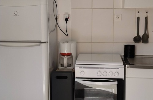 Gargenville House | Petite Maison de 25 m Carré au Calme, Paisible. Derrière Cour des Propriétaires
