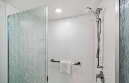 Kahana Hotel | Petite Retreat at Kahana Falls