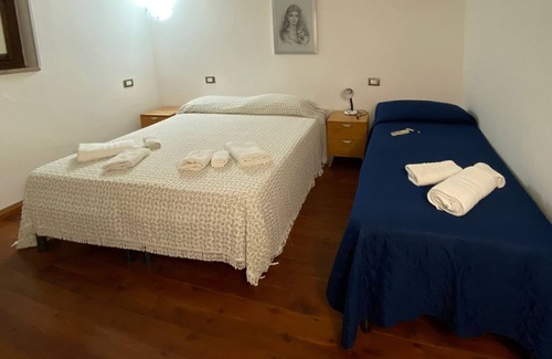 Marina di Pisciotta House | Petra Marina Maris is an apartment with terrace overlooking the sea
