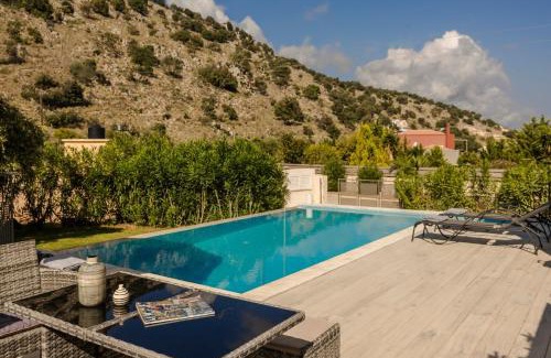 Eleios-Pronnoi Villa | Petradi Villas Skala
