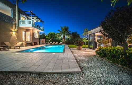 Kissamos Villa | Petronila Luxury Villa with heated private pool