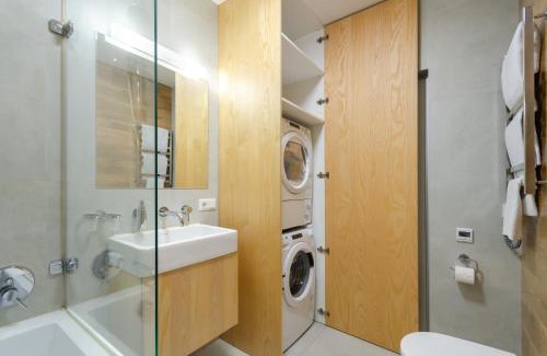 Svyatoshyns'kyi District Apartment | Petrovdom 129-179-191-131 in RC Nivki Park Space Meets Comfort