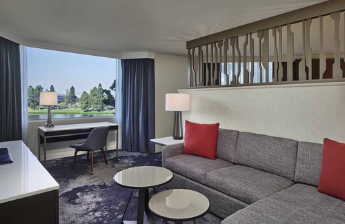 Redwood Shores Hotel | Pets Allowed & Onsite Pool, 3 Junior King Suite at Grand Bay San Francisco Hotel
