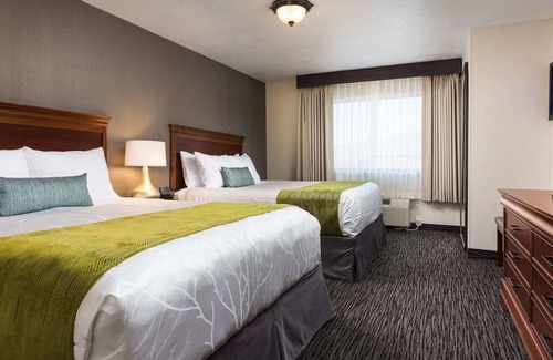 Kimball Junction Hotel | Pets are Allowed HERE! Free Breakfast, Free Shuttle, Indoor Pool!