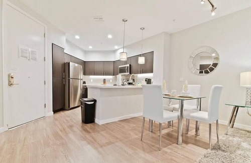 Menlo Park Apartment | Pets Are Welcome | 1BR w/Pet Spa, Salon & Bark Park