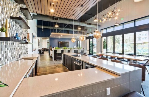 Menlo Park Apartment | Pets Are Welcome | 1BR w/Pet Spa, Salon & Bark Park