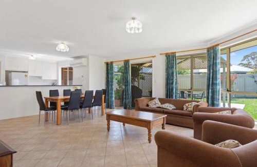 Normanville House | Pets at the Beach 8 Marto Court
