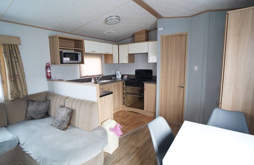 Heacham House | Pets go Free 3 Bedroom Caravan at Heacham Beach