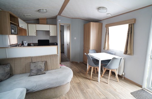Heacham House | Pets go Free 3 Bedroom Caravan at Heacham Beach