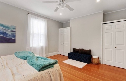 West Medford Apartment | PETS OK!LARGE BEDROOMS.GARAGE!IN UNIT-W/D.PUBLIC TRANSP & MAJOR HIGHWAYS NEAR BY