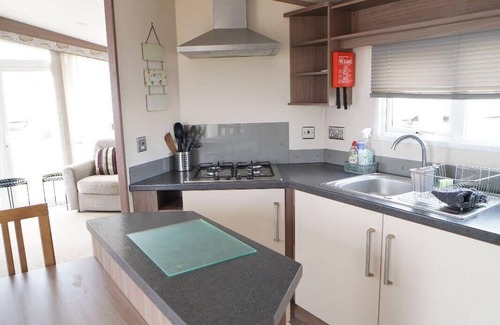 Heacham House | Pets Stay Free 8 Berth lux van Heacham Beach