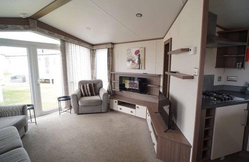 Heacham House | Pets Stay Free 8 Berth lux van Heacham Beach
