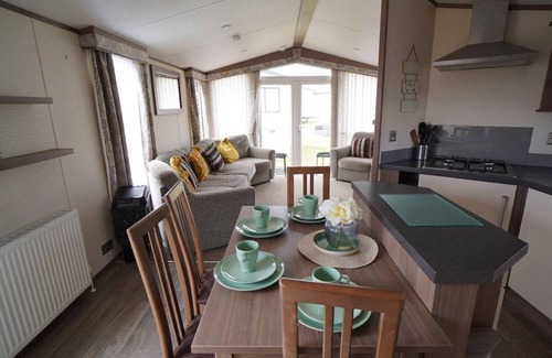 Heacham House | Pets Stay Free 8 Berth lux van Heacham Beach